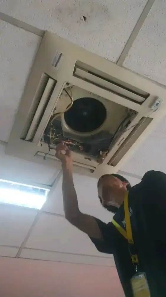 Servis AC bongkar pasang AC kulkas mesin cuci kompa air dll