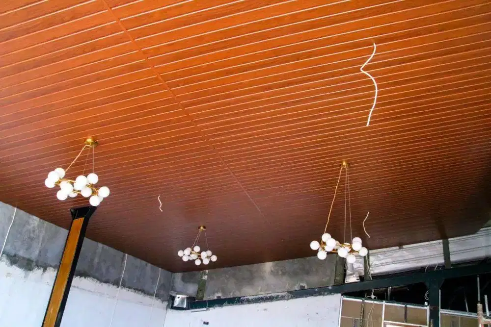 Tukang Pasang Plafon Partisi Jasa Wall Moulding Sekat PVC GRC Gypsum