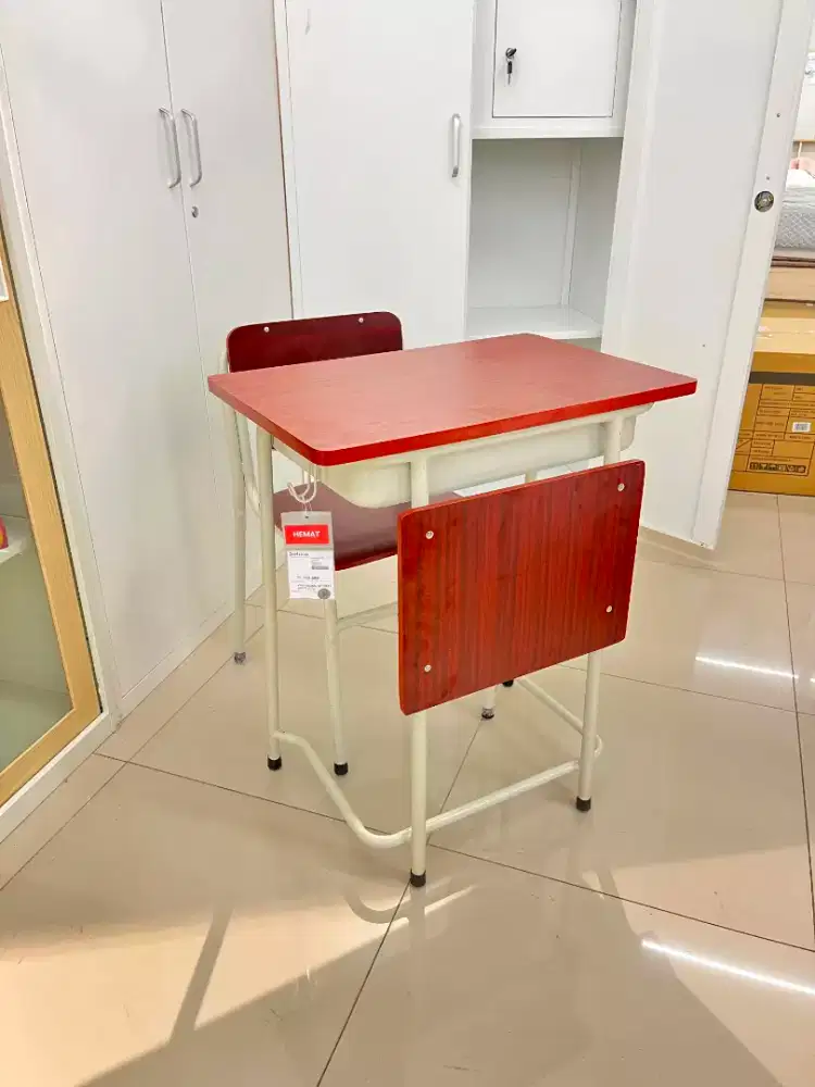Meja sekolah ser