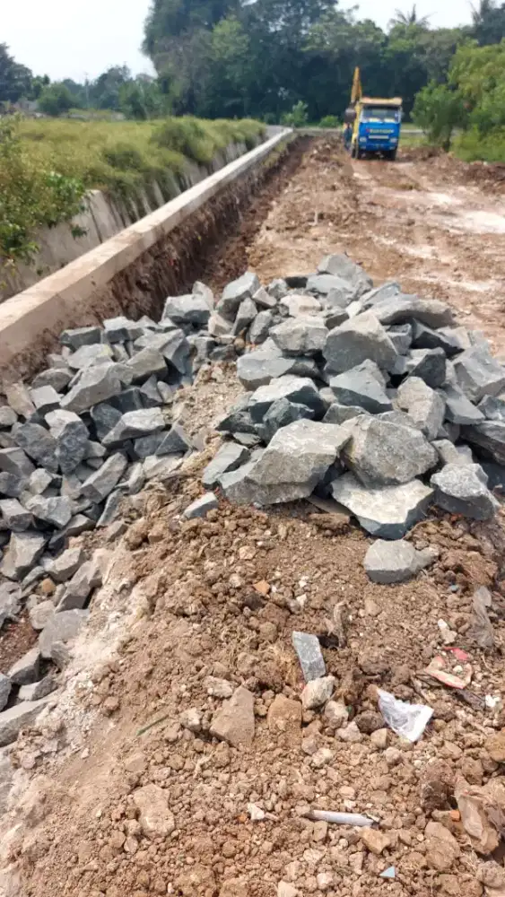 Split batu belah pasir pasang batu makadam sirdam limestone