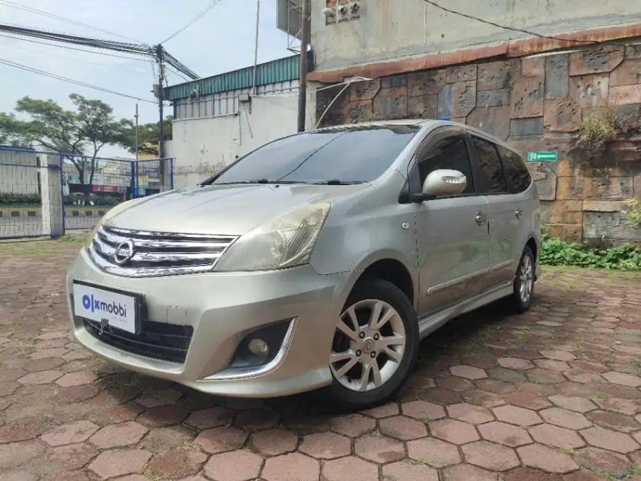 DP MURAH Nissan Grand livina 1.5 XV Bensin-MT 2013 Abu-Abu CYTMD