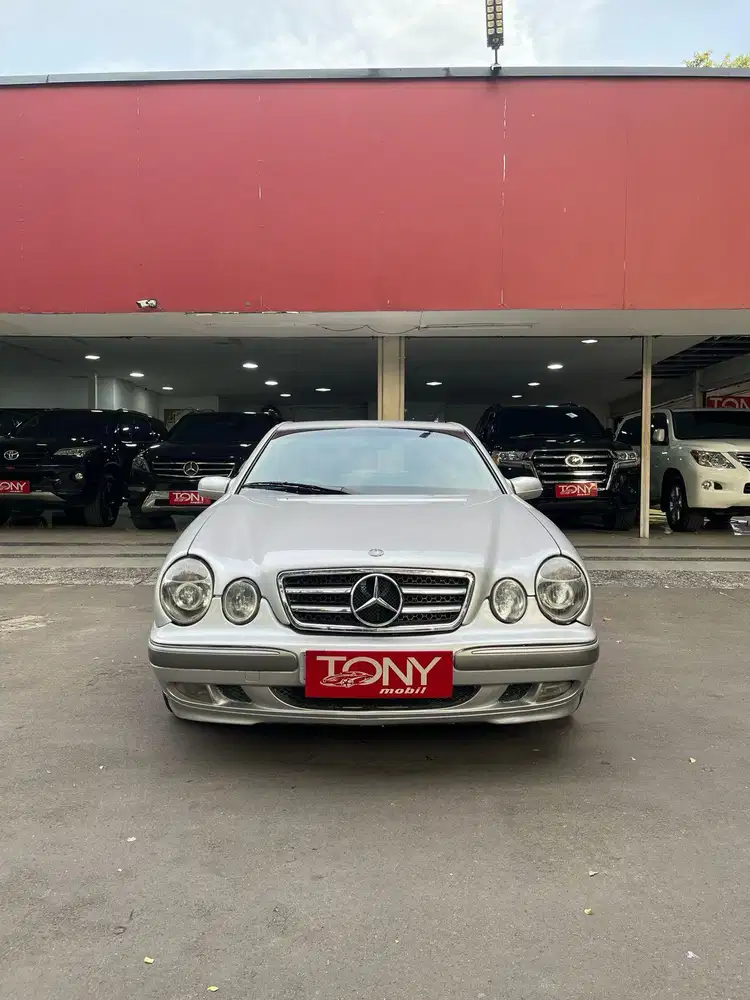 Mercy New Eyes E260 W210 2001 Silver