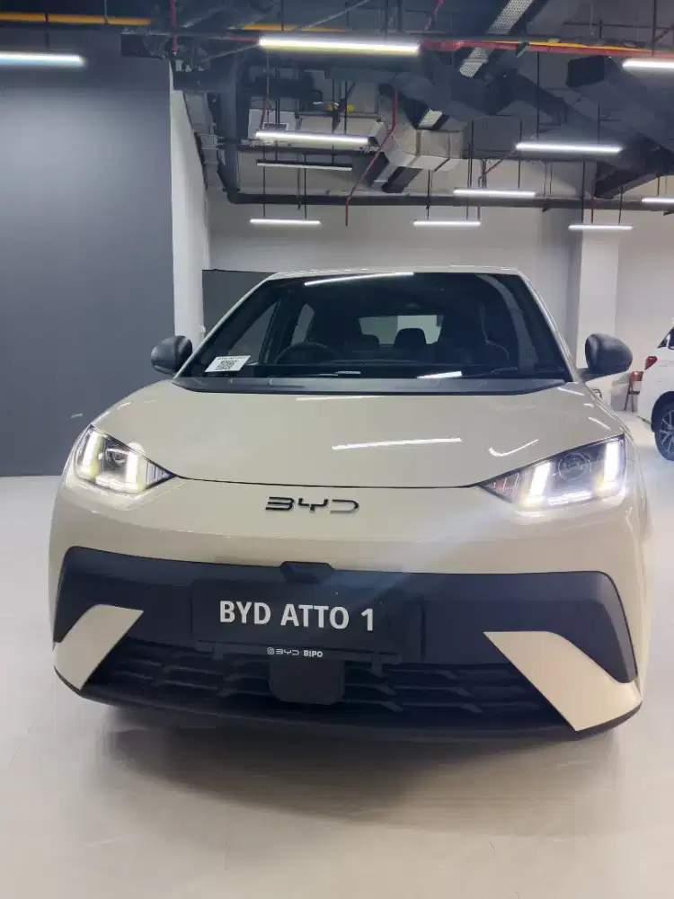 BYD Atto 1 adalah mobil listrik jenis hatchback kompak