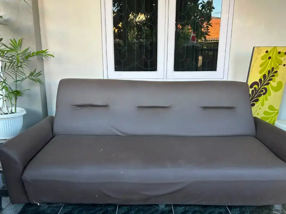 Sofa bed bekas, bisa jadi tempat tidur