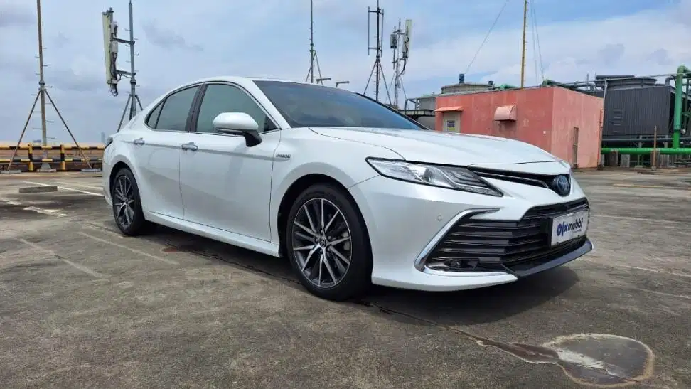 Toyota Camry 2.5 Hybrid-AT 2021