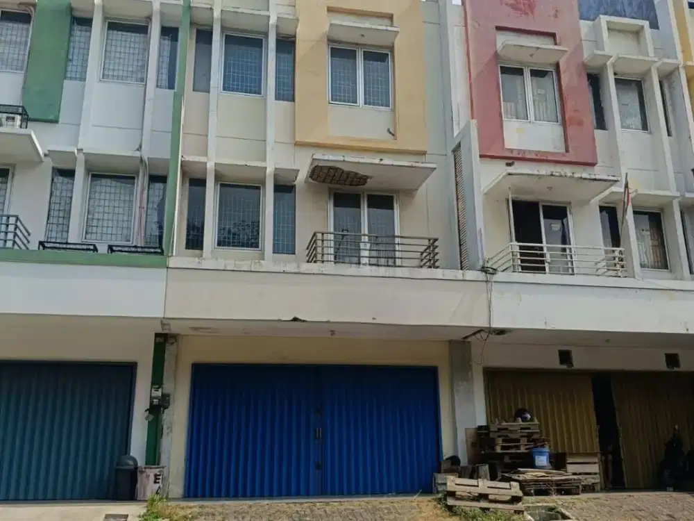 Ruko Gading Kirana Kelapa Gading area parkir besar untuk truk