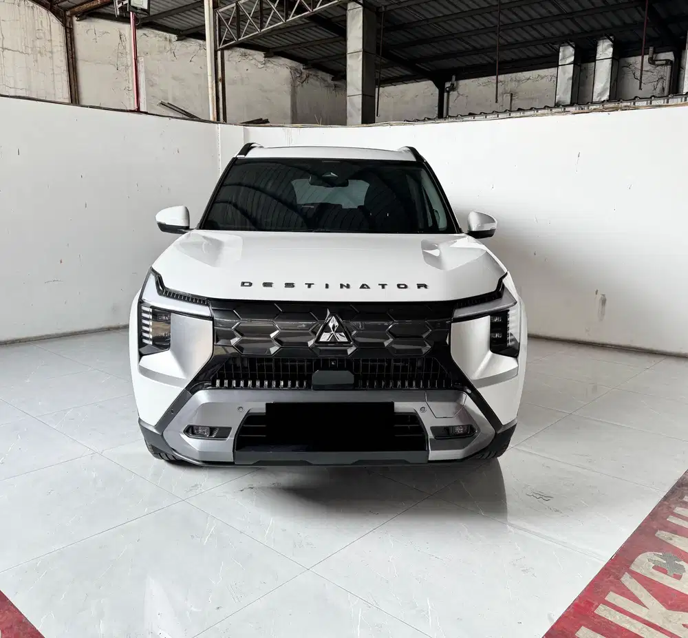 Mitsubishi Destinator Ultimate premium at km 11 rb pjk 10-2027