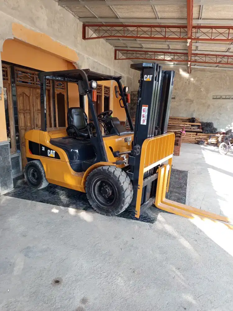 Forklift 3 Ton Caterpillar 2020 siap kerja