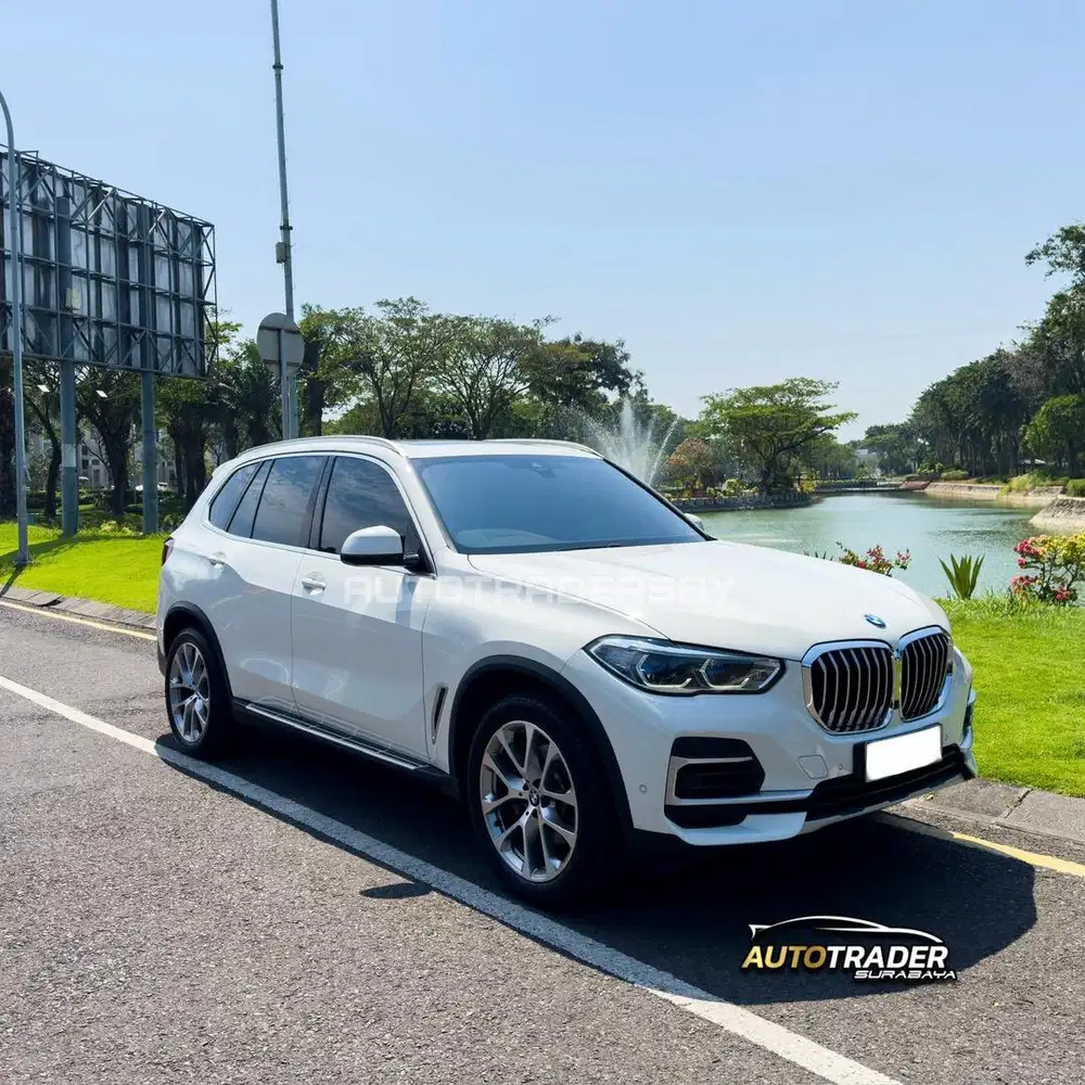 BMW X5 xDrive 40i 2023 WHITE ON BLACK VERY GOOD CONDITION !
