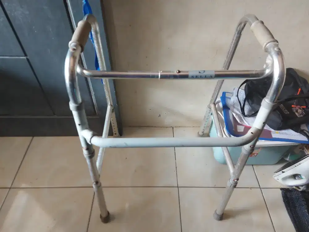 Walker Alat Bantu Jalan