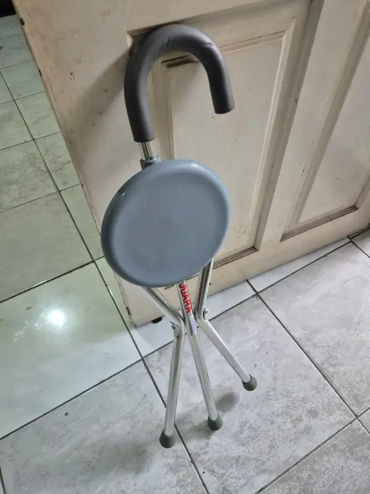 Tongkat Lipat 4 Kaki + Kursi Duduk (BARU)