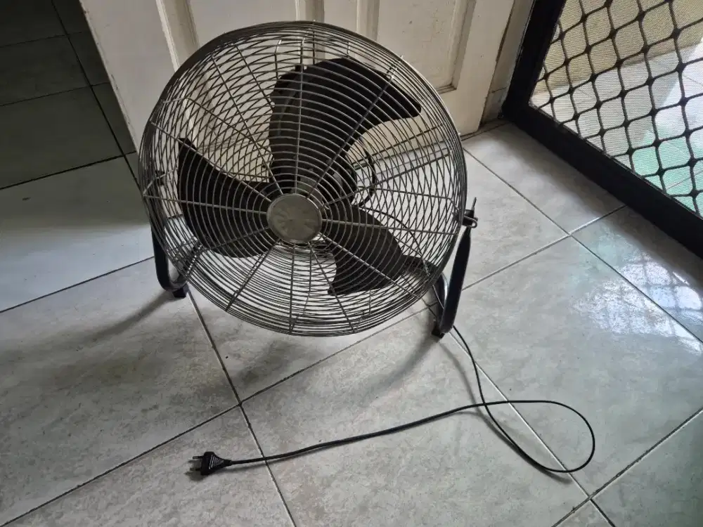 Kipas Angin Regency Tornado Fan Deluxe 18