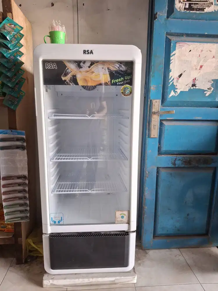 Dijual kulkas Showcase Cooler RSA pemakaian 7 bulan 2.000.000