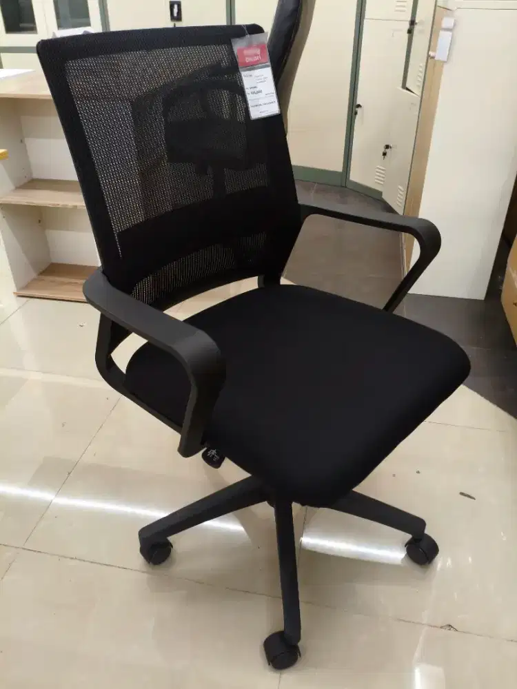 Selma Yale Kursi Kantor Sandaran Rendah – Hitam