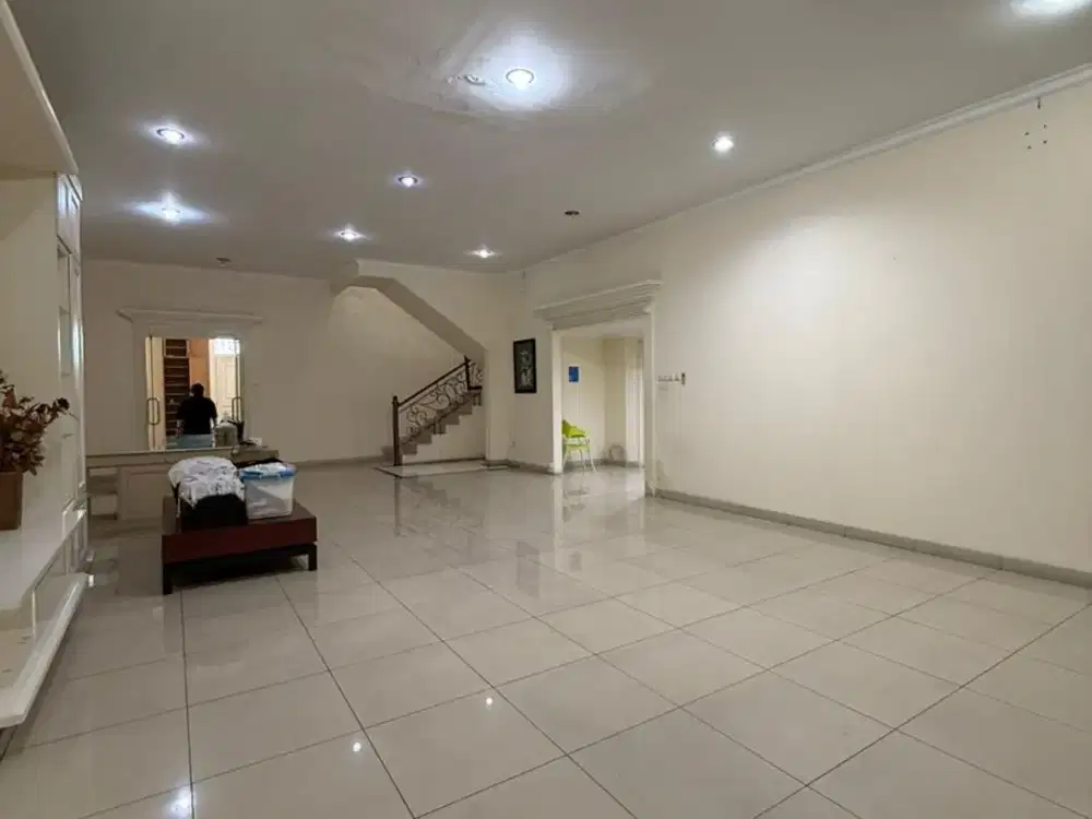 Turun Harga Dijual Rumah di Pantai Indah Kapuk. Luas 250m 2,5 Lantai