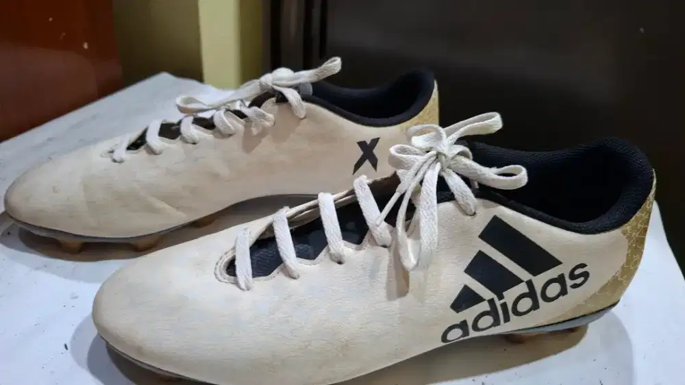 Sepatu Bola Adidas X Warna Putih/Krem - Preloved/Bekas Layak Pakai