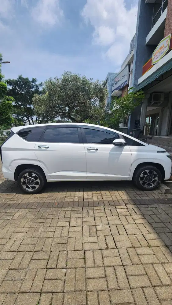 Hyundai Stargazer Prime AT Captain Seat