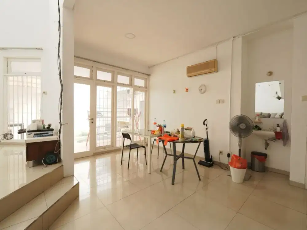 Rumah Cantik Rapi Siap Huni Dekat UPH Taman Himalaya Lippo Karawaci