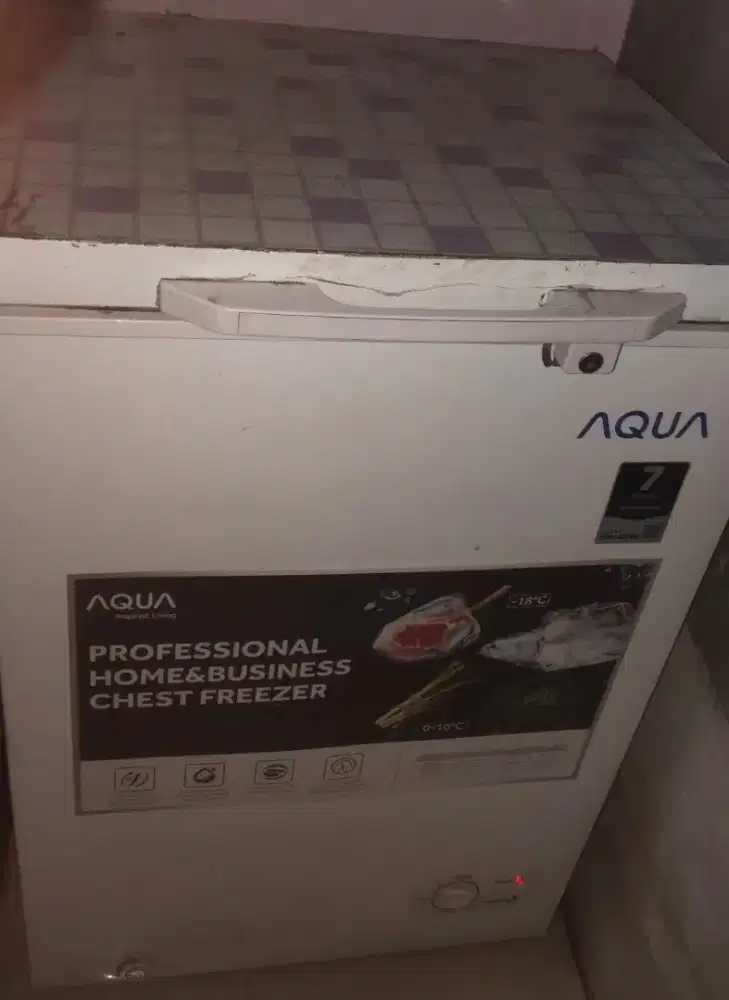 DIJUAL FREZER MERK AQUA