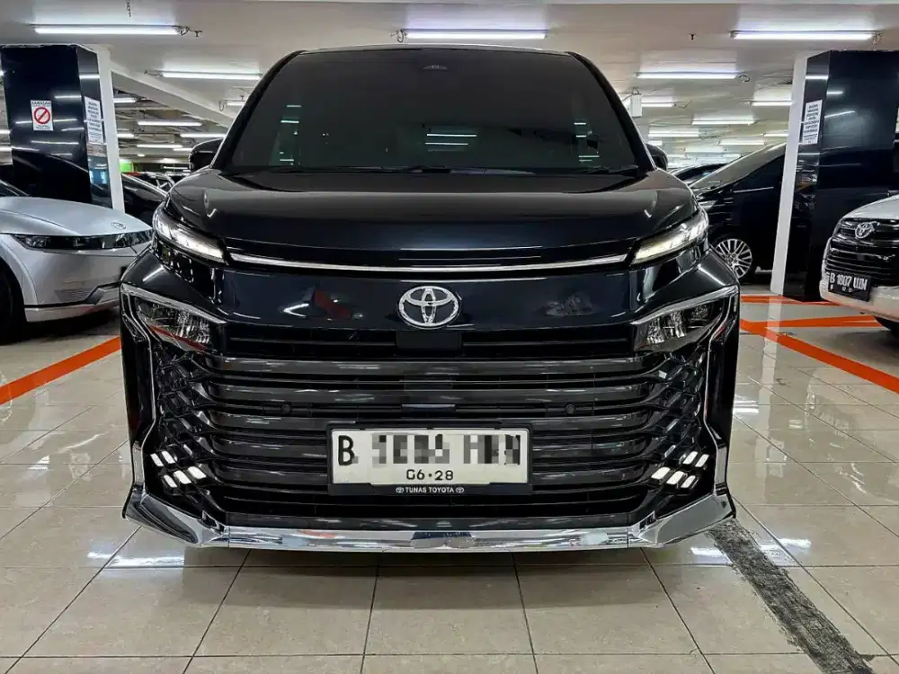 Toyota voxy 2023 new mdl tss hitam low km tgn 1 pribadi