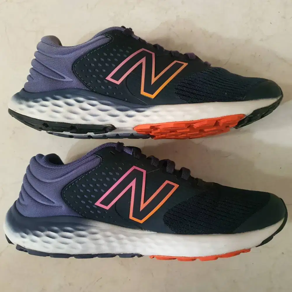 (Preloved) Sepatu Lari Wanita NB Running Shoes New Balance Women Sz 38
