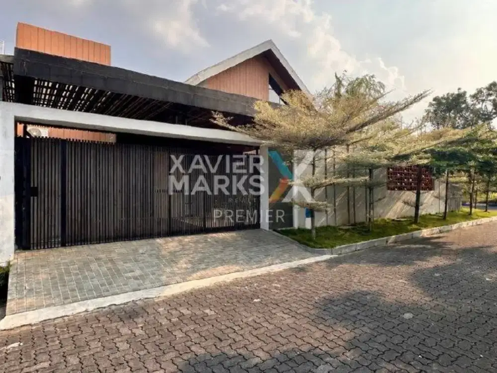 Rumah Hook Modern Tropis Dengan Swimming Pool Di Blok Terdepan Pondok Blimbing Indah, Araya Malang