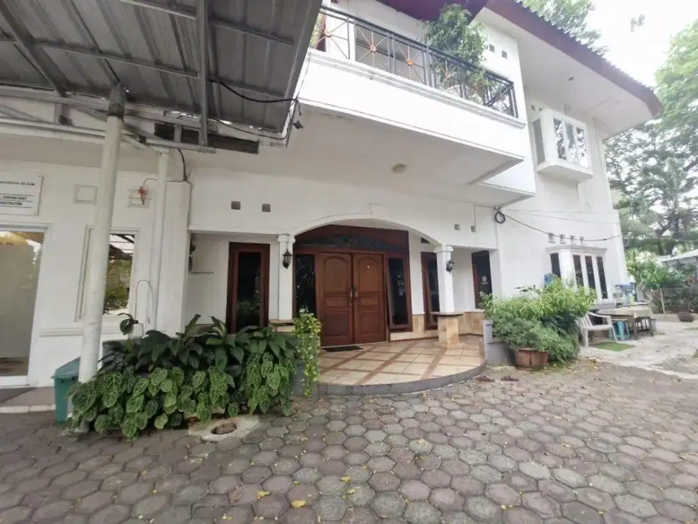 Rumah 2 Lantai di Panglima Polim Kebayoran Baru Jaksel. SHM