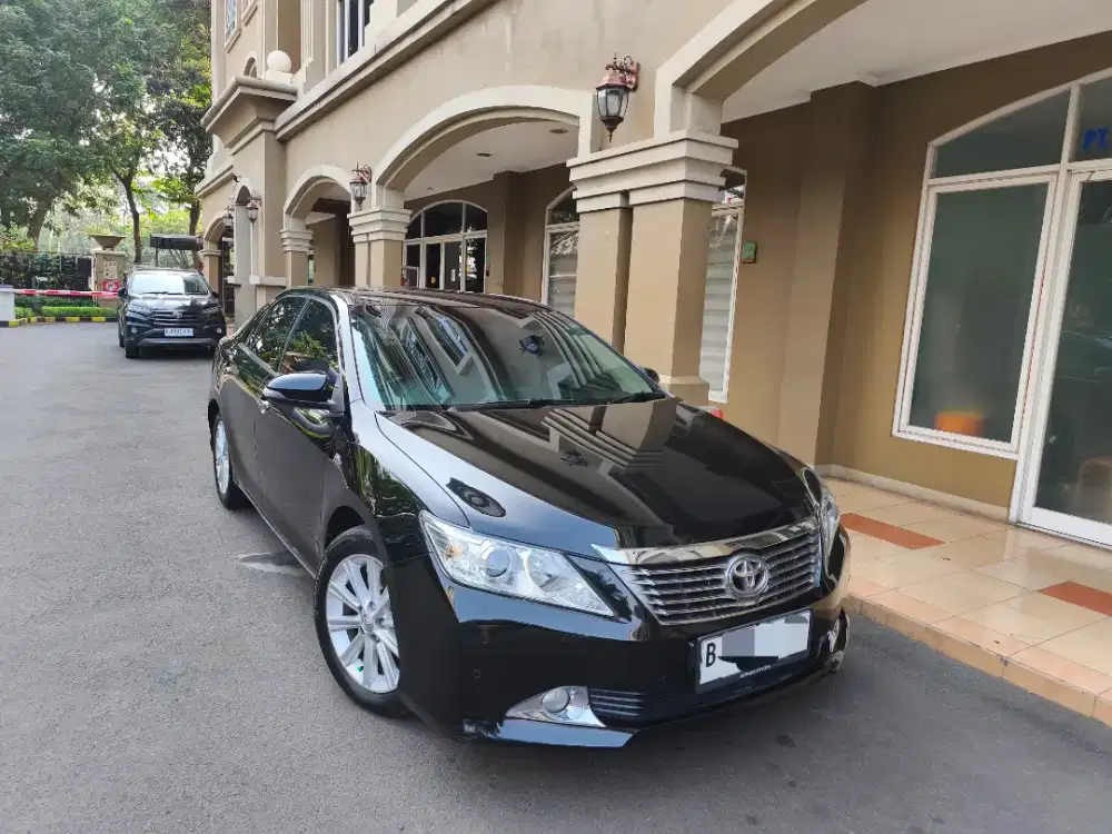 Toyota Camry 2.5V matic 2014 hitam low KM 42k