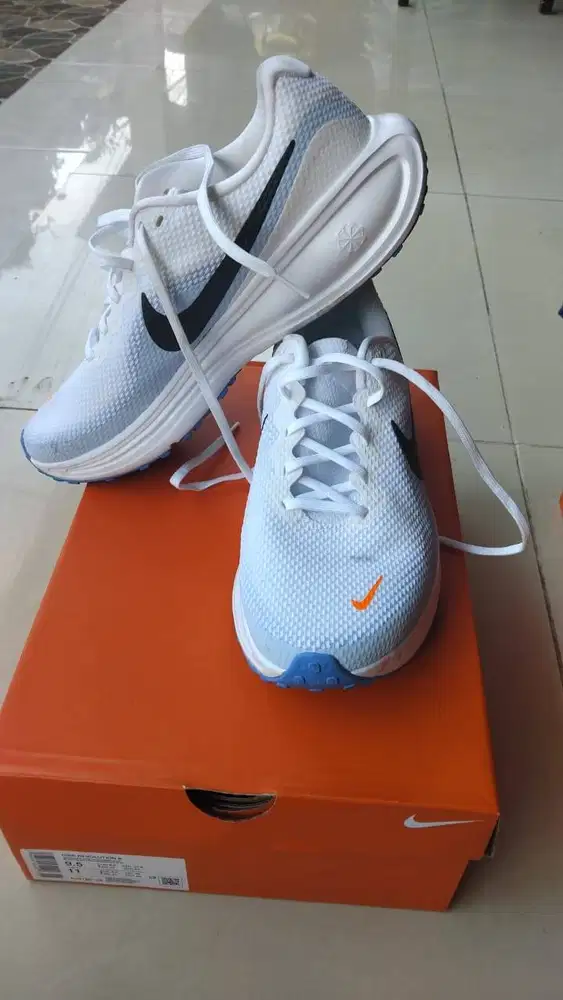 Nike Revolution 8 Original BNIB Size 42/43