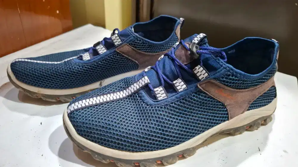 Sepatu Slip-On Mesh Sporty / Water Shoes Navy - Preloved