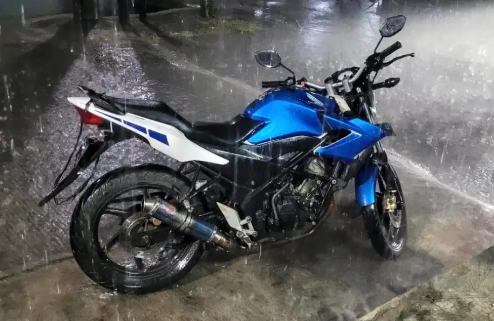 Bismillah Jual motor CB 150 R