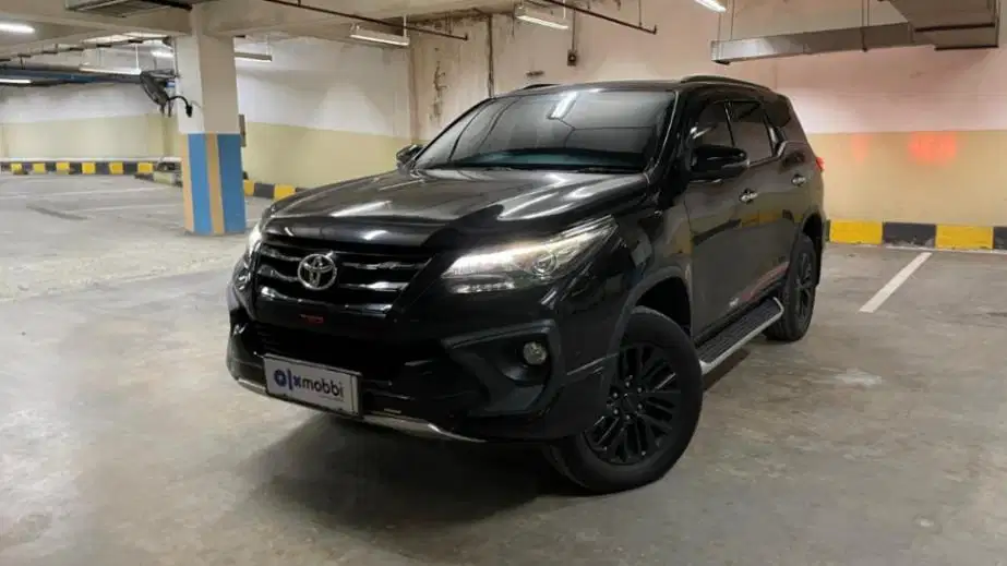 Toyota Fortuner 2.4 4x2 VRZ TRD Solar-AT 2018 Hitam