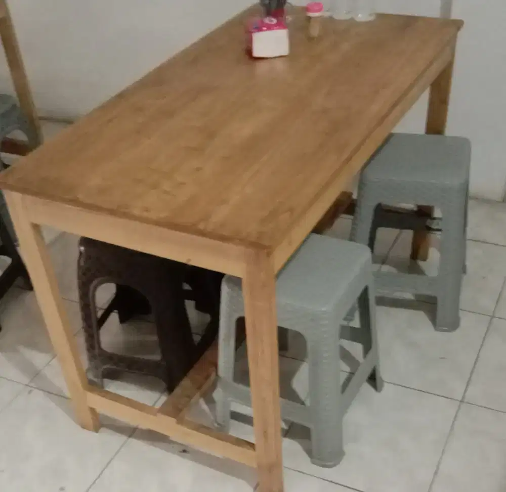 Meja untuk jualan