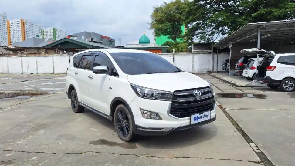 KM Rendah - Toyota Kijang Innova 2.0 Venturer Bensin-AT 2019