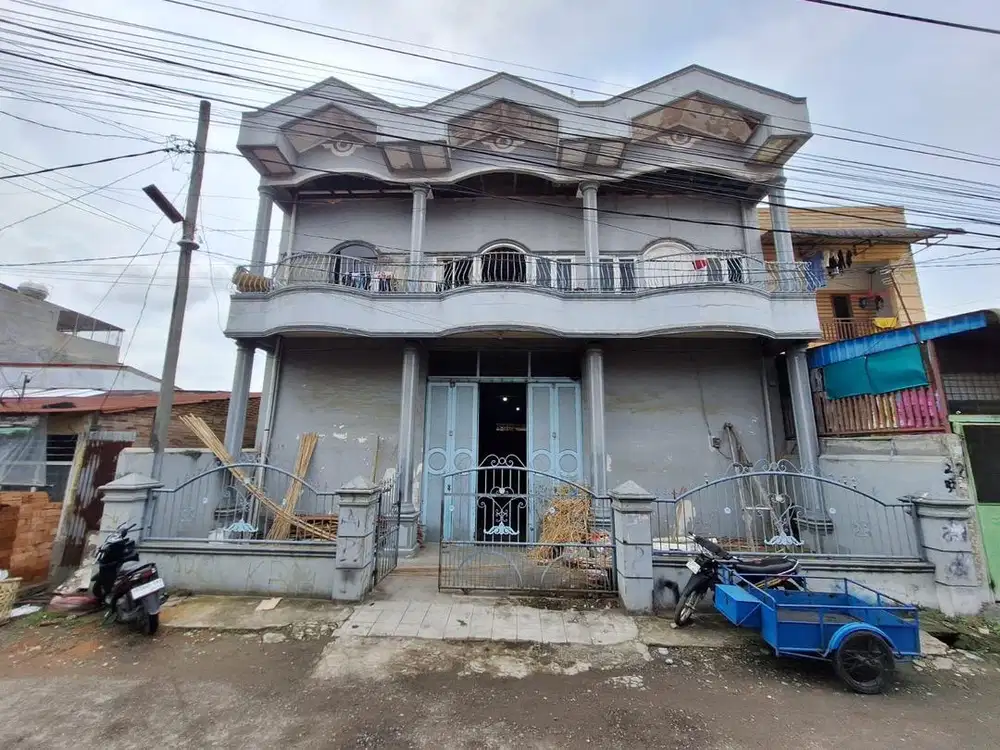 DI JUAL RUMAH 2½ LANTAI, JALAN DANAU POSO MEDAN
