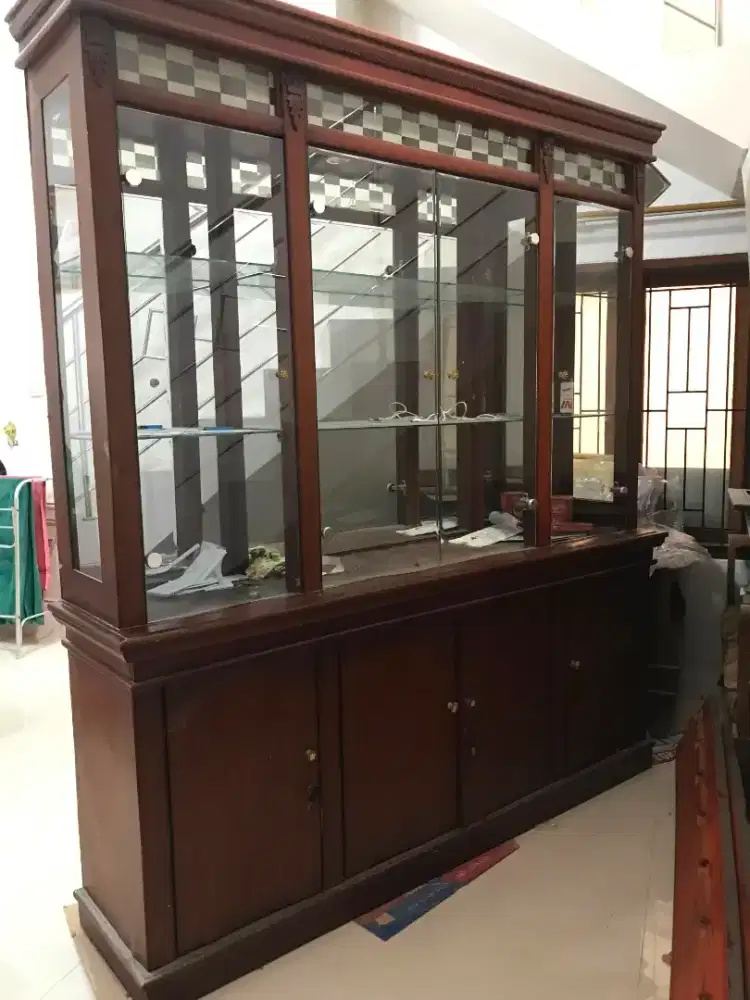 Lemari hias kayu