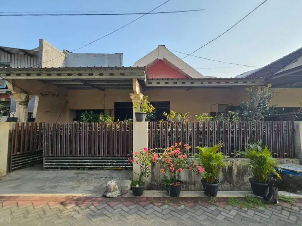 Jual rumah lama hitung tanah di daerah amarta krobokan semarang barat