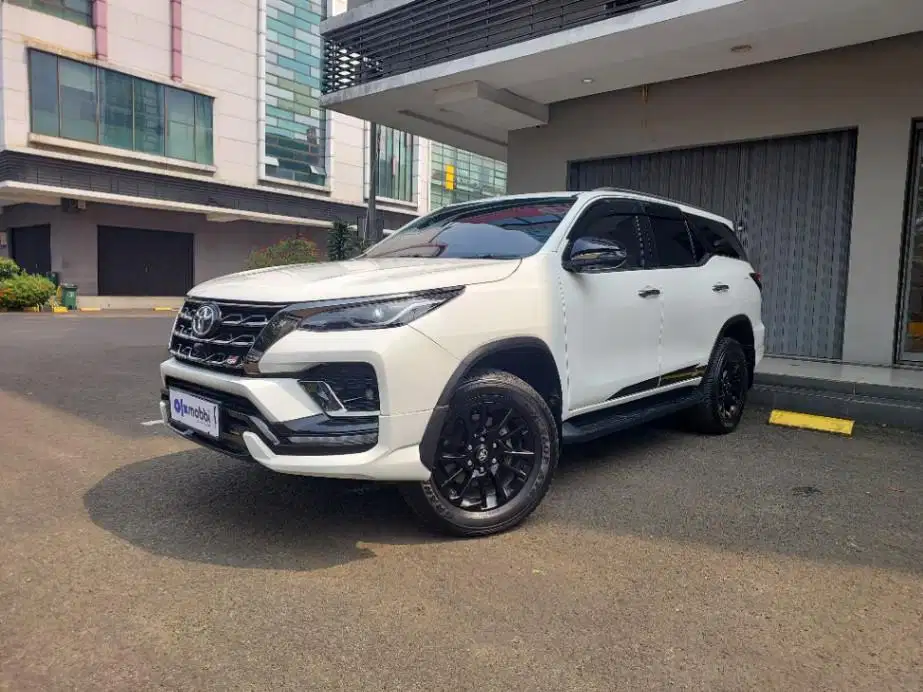 Toyota Fortuner 2.8 4x2 GR Sport DSL Solar-AT 2022 Putih