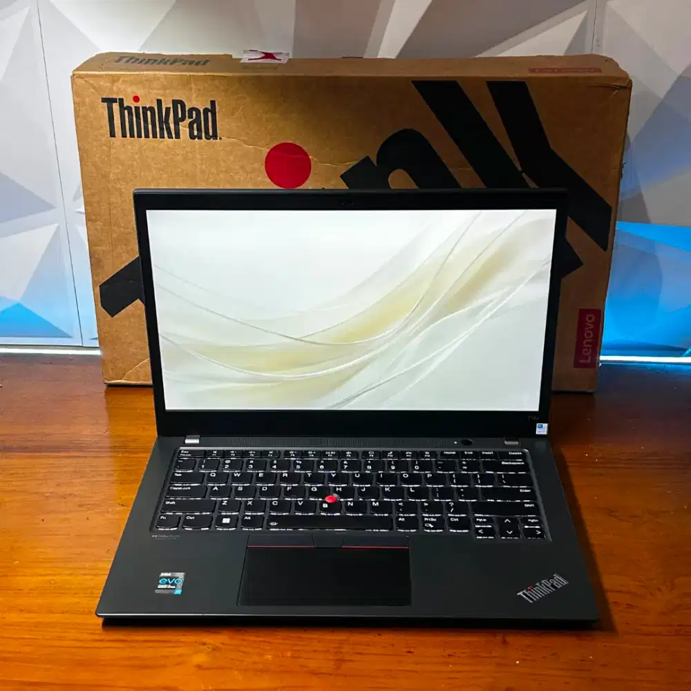 Lenovo ThinkPad T14S Gen 2 
Core i7-1185G7 RAM 16GB SSD 512GB
