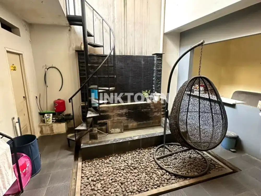 Rumah 2 Lantai Bagus Siap Huni di Serpong SHM