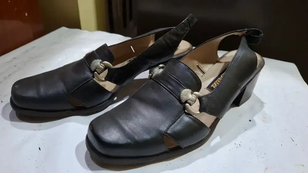 Sepatu Hak Wanita Donabella Slingback Leather Heels Hitam Vintage