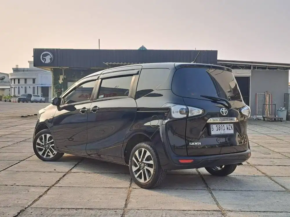 DP 15JT TOYOTA SIENTA V AT MATIC AUTOMATIC 2018 HITAM SIAP PAKAI
