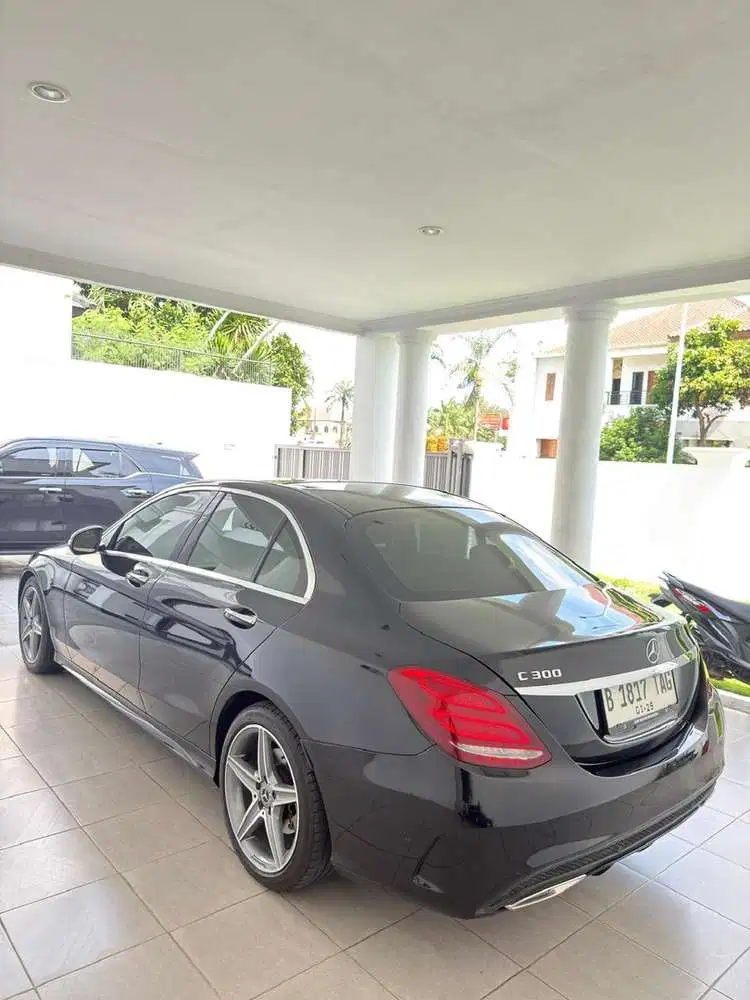 Mercedes-Benz C300 2018 Bensin