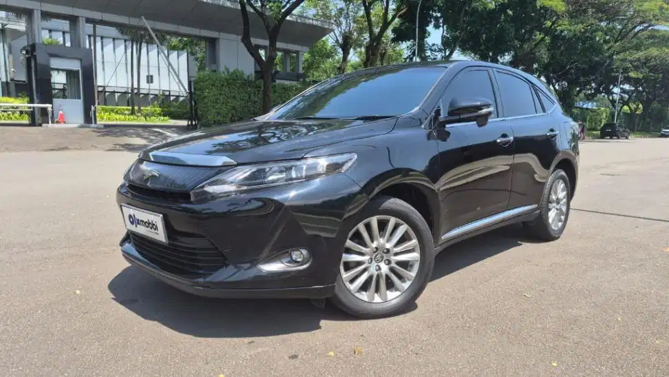 Toyota Harrier 2.0 Bensin-AT 2014 Hitam