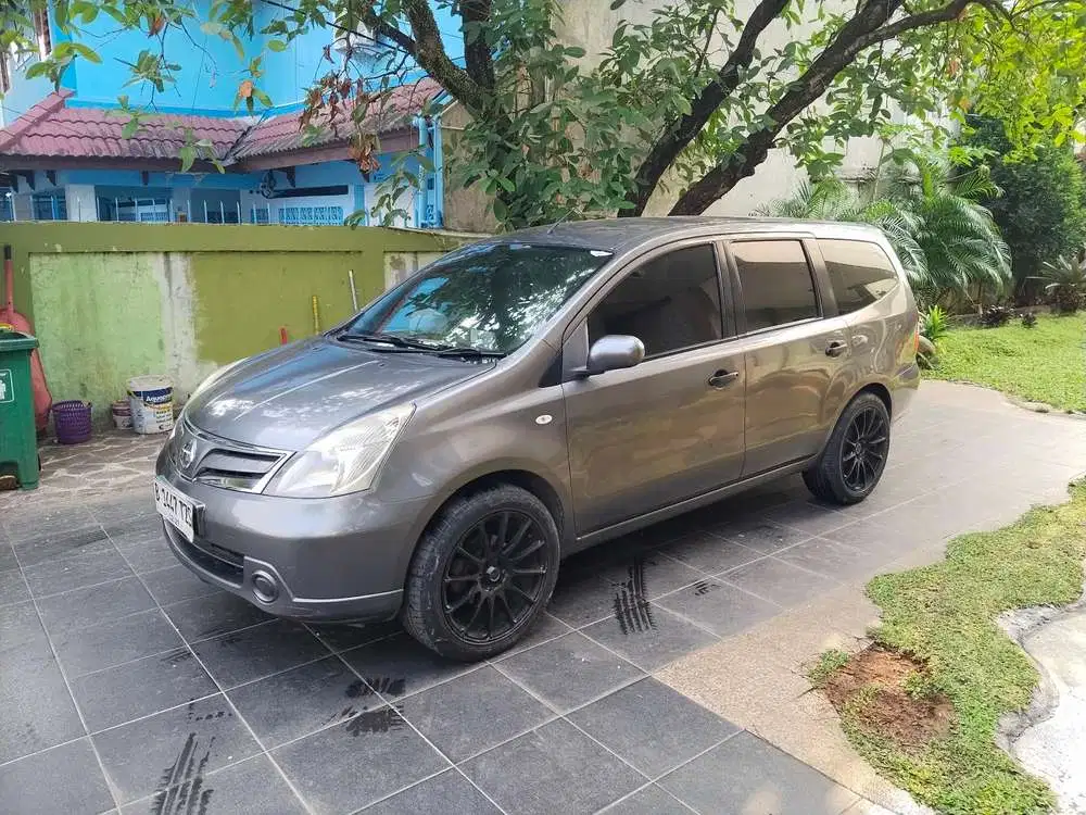 Nissan Grand livina 2012 Bensin