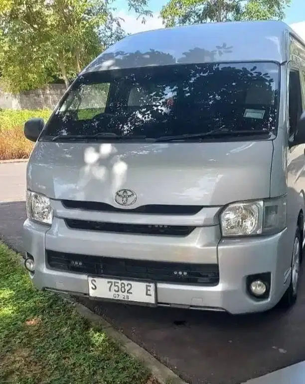 Di jual HIACE COMMUTER tahun 2018 Plat S, warna silver, KM 170rb