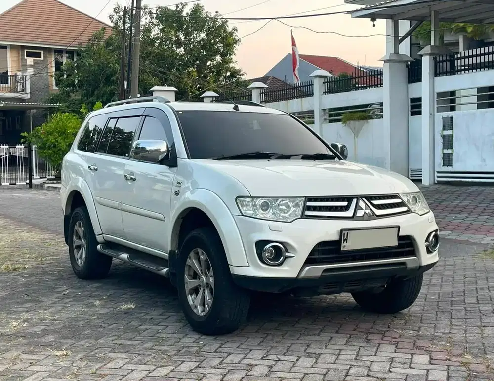 Mistubishi Pajero Dakar 2.5 Diesel Matic 4x2 Facelift VGT Putih Plat L