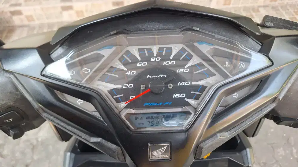 Vario 150 LED old 2018 warna hitam surat lengkap