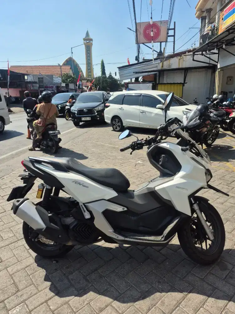 Honda adv160 tahun 2025 warna putih