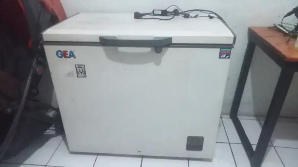 Dijual frezer merk Gea 250liter